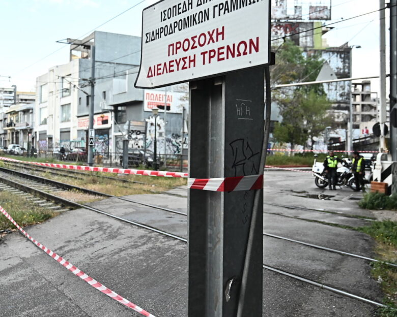 ΟΣΕ: Απολύθηκε φύλακας που άργησε να κατεβάσει τις μπάρες σε ισόπεδη διάβαση