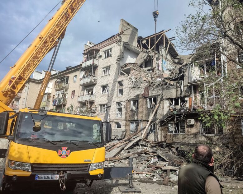 Ουκρανία: 9 νεκροί από νέα ρωσική πυραυλική επίθεση στο Κίεβο, έκλεισαν προσωρινά τα 4 αεροδρόμια της Μόσχας πριν από την ανταλλαγή αιχμαλώτων