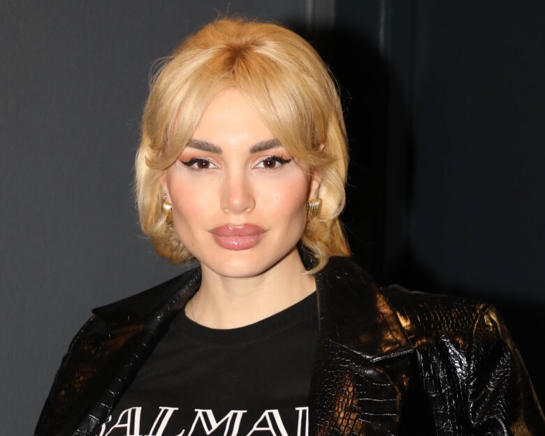 Αλεξάνδρα Παναγιώταρου για το νέο της look: «Έχω βαρεθεί να βλέπω κεφάλια με μακριά μαλλιά»