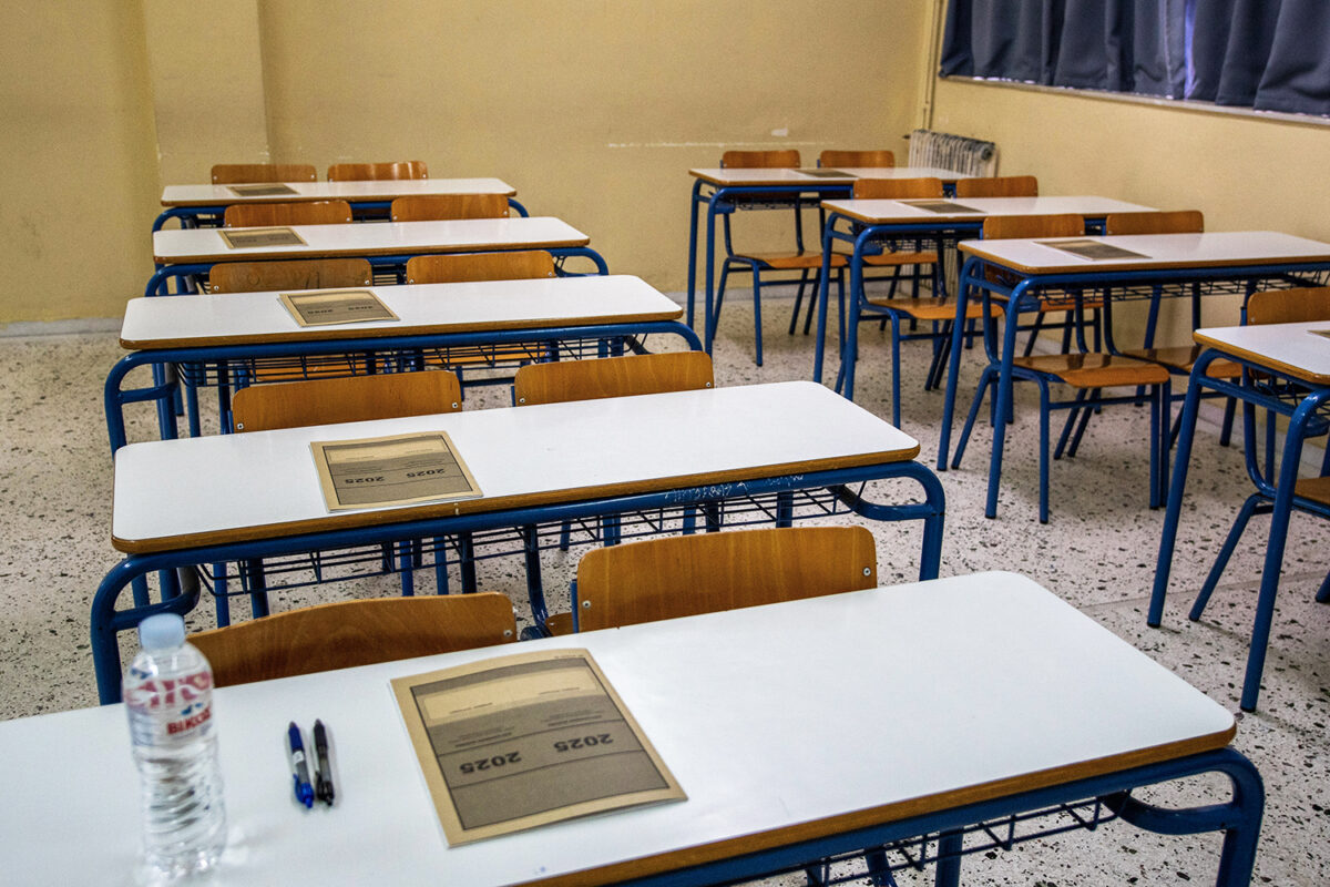 Στιγμιότυπο από γενικό Λύκειο του Πύργου Ηλείας, Παρασκευή 30 Μαΐου 2025. Έναρξη των πανελλαδικών εξετάσεων με τους υποψηφίους των Γενικών Λυκείων (ΓΕΛ), να διαγωνίζονται στο μάθημα της Νεοελληνικής Γλώσσας και Λογοτεχνίας (Γενικής Παιδείας). (ΓΙΑΝΝΗΣ ΣΠΥΡΟΥΝΗΣ/ILIALIVE.GR/EUROKINISSI)