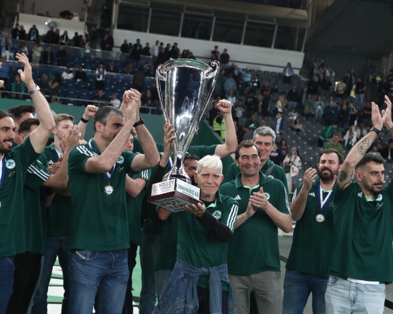Παναθηναϊκός – Ολυμπιακός: Η ομάδα βόλεϊ του «τριφυλλιού» αποθεώθηκε στο ΟΑΚΑ για την κατάκτηση του πρωταθλήματος