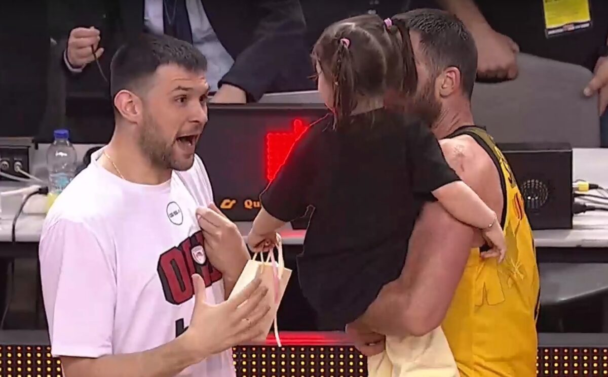 Ο Κώστας Παπανικολάου