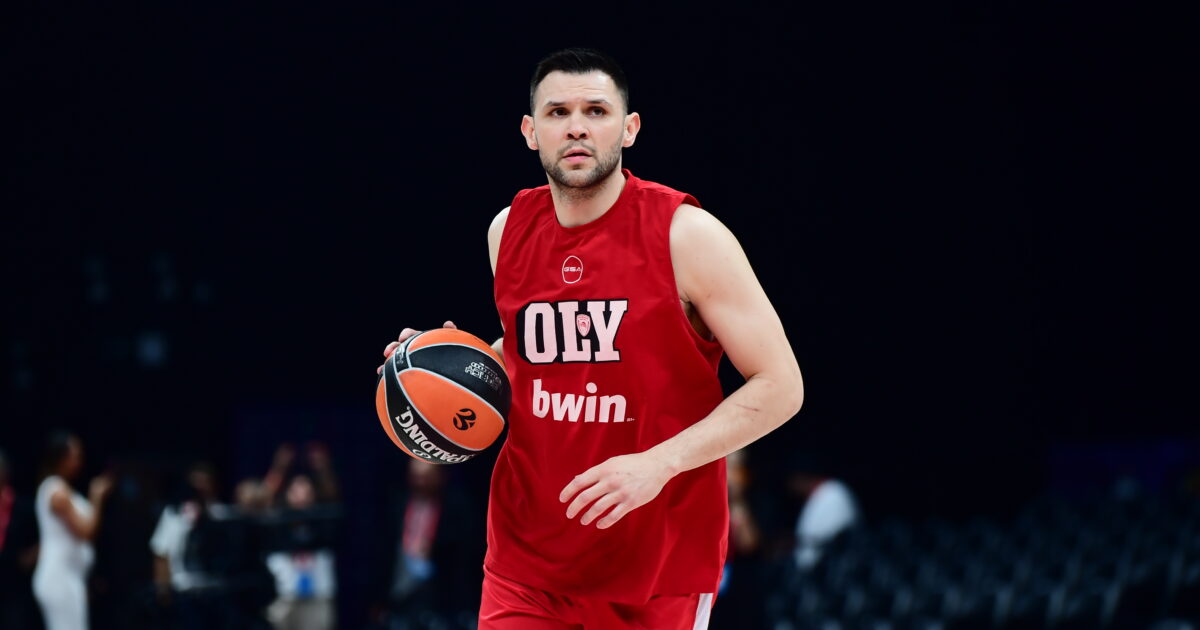 Kostas Papanikolaou “kicked” Vassilis Spanoulis of Olympiacos’ training at Abu Dhabi