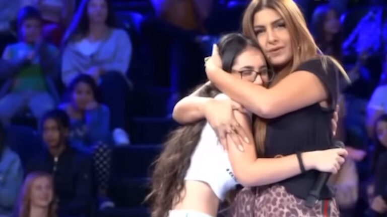 Klavdia, Έλενα Παπαρίζου