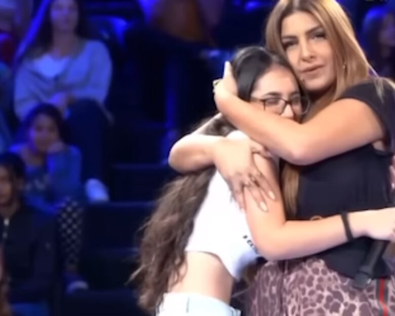 Έλενα Παπαρίζου: Το συγκινητικό βίντεο με την Κλαυδία πριν τον τελικό της Eurovision και η απάντηση της νεαρής καλλιτέχνιδας