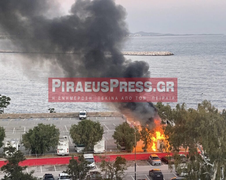 Φωτιά σε τροχόσπιτο στο Μικρολίμανο