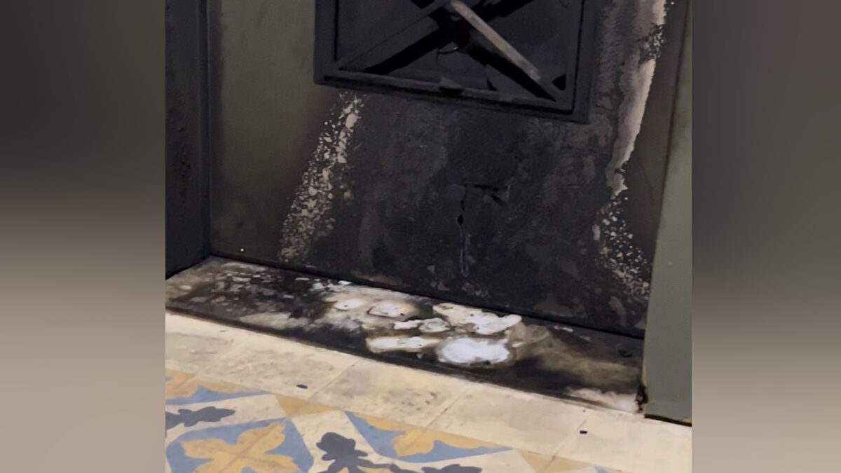 Από τη φωτιά στην πολυκατοικία που μένει ο Μάξιμος Χαρακόπουλος