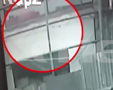 Φορτηγό πέφτει από γέφυρα