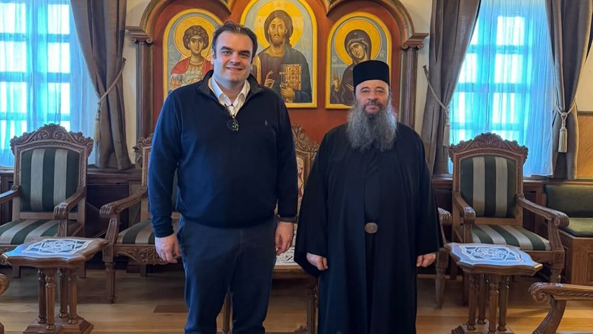 Ο υπουργός Οικονομικών Κυριάκος Πιερρακάκης στην επίσκεψή του στο Άγιο Όρος