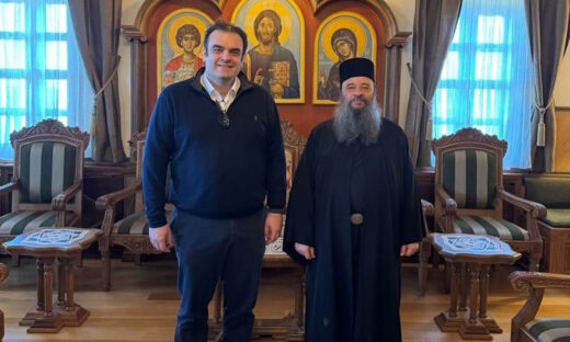 Ο υπουργός Οικονομικών Κυριάκος Πιερρακάκης στην επίσκεψή του στο Άγιο Όρος