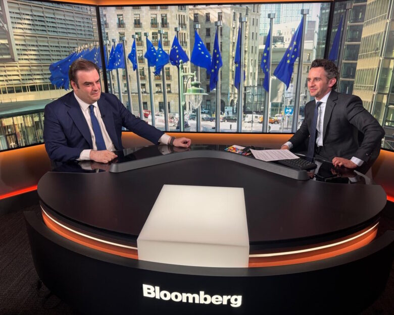 Πιερρακάκης στο Bloomberg: Η Ελλάδα θέλει να αποπληρώσει τα δάνεια διάσωσης 10 χρόνια νωρίτερα