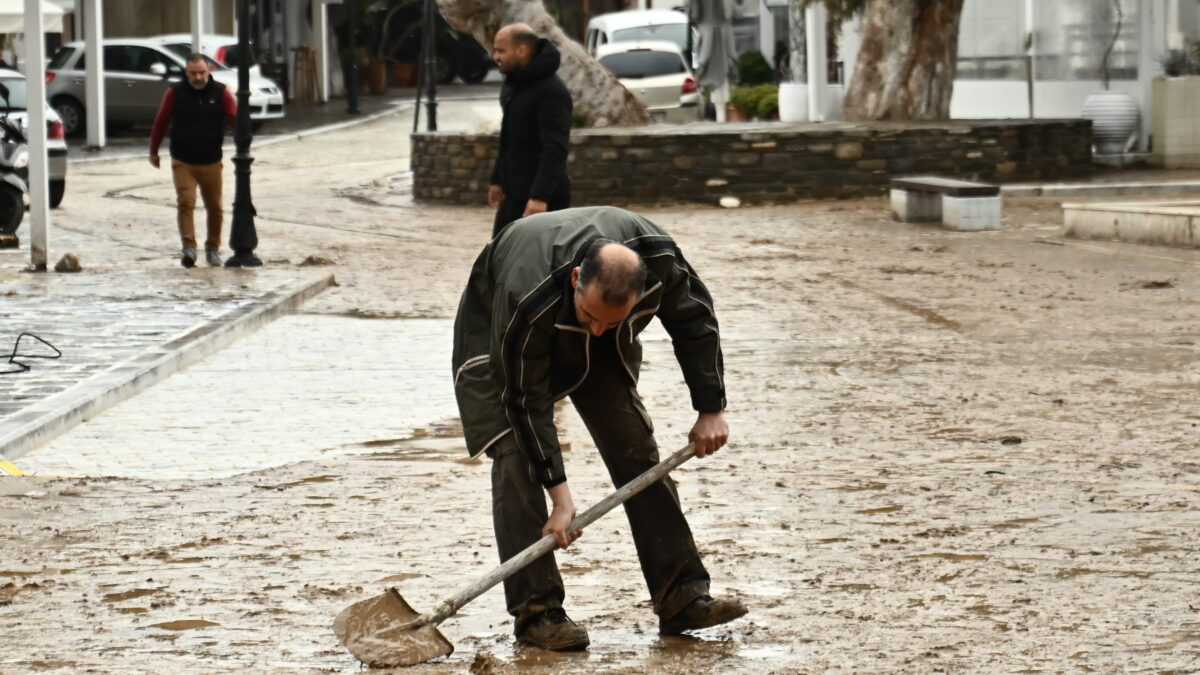 Καταστροφές από τις πλημμύρες στο νησί της Πάρου