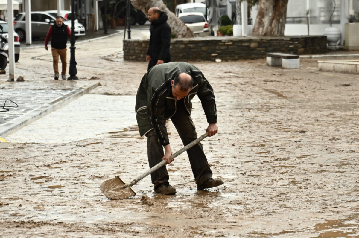 Καταστροφές από τις πλημμύρες στο νησί της Πάρου