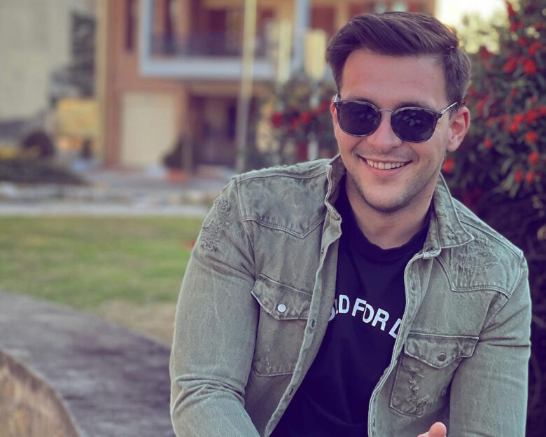 Λευκάδα: «Είχε τεράστιο κύμα και δεν μπόρεσε να το αντιμετωπίσει» λέει η θεία του 30χρονου που πνίγηκε λίγες ημέρες προτού παντρευτεί