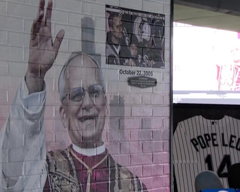 Ο Πάπας Λέων σε γκράφιτι στο στάδιο των White Sox στο Σικάγο