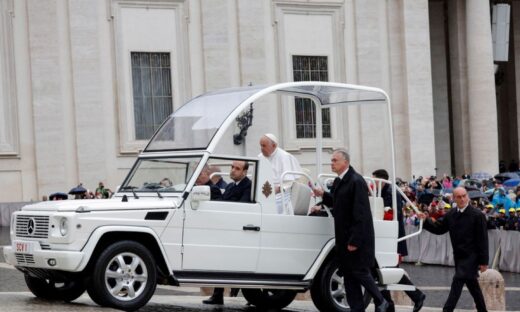 Ένα από τα popemobile του πάπα Φραγκίσκου