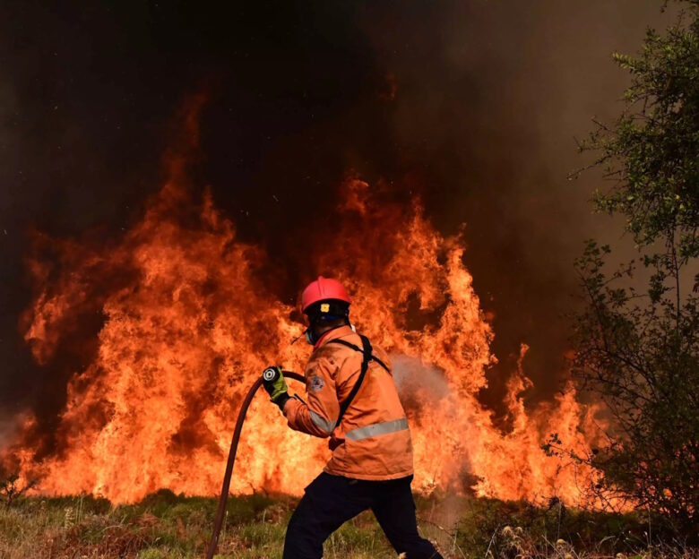 Φωτιά στη Σητεία – Κινδύνεψαν σπίτια, άμεση επέμβαση από την πυροσβεστική