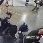 Η στιγμή της επίθεσης του ρομπότ