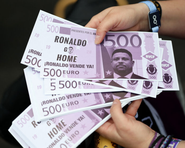Ο Ρονάλντο βρίσκεται στο «στόχαστρο» των οπαδών της Βαγιαδολίδ, που πέταξαν χαρτονομίσματα με το πρόσωπό του