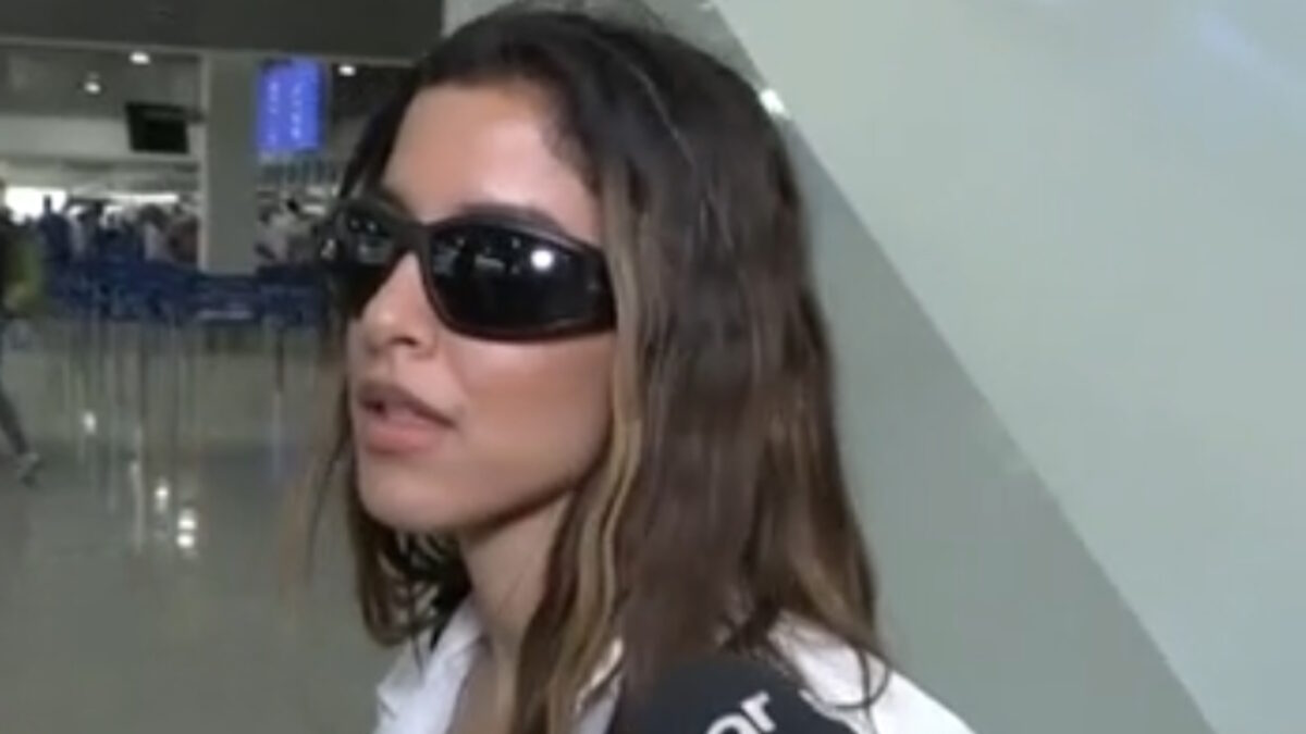 Η Μαρίνα Σάττι στο αεροδρόμιο