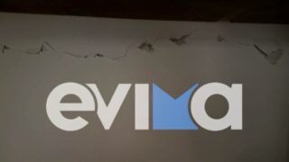 Φωτογραφία με ρωγμές σε σπίτια μετά τους απανωτούς σεισμούς στην Εύβοια / Evima.gr