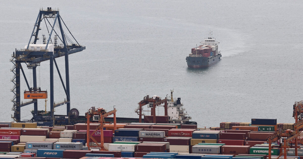 15% discount for 90 days announced the Suez Canal for all container ships
