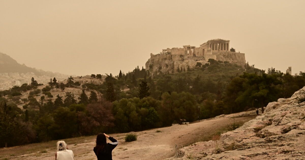 Καιρός: Αποπνικτικό κοκτέιλ με αφρικανική σκόνη και ζέστη – Βροχές και καταιγίδες από την Κυριακή