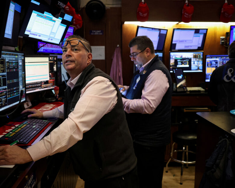 Wall Street: Ο Dow Jones σημειώνει άλμα 600 μονάδων μετά την ανακοίνωση του Τραμπ για την εμπορική συμφωνία με το Ηνωμένο Βασίλειο