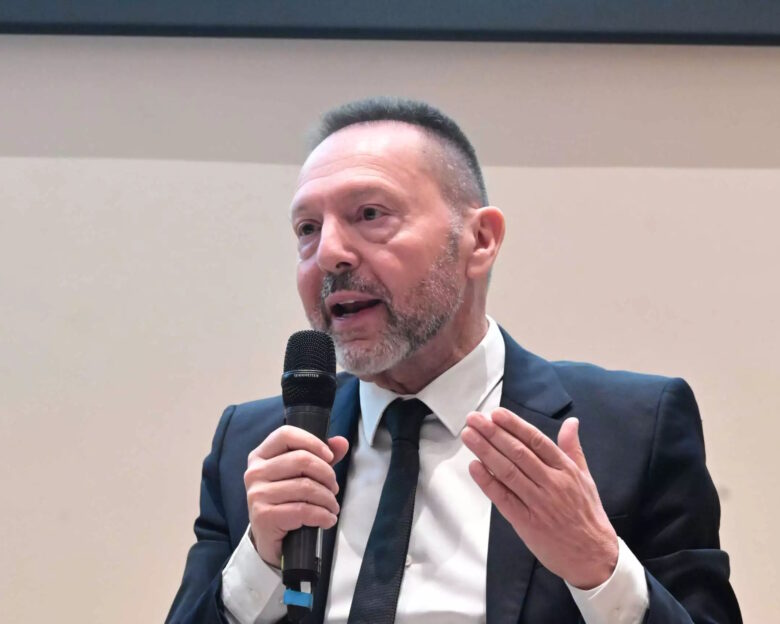 Οι κίνδυνοι και η αλήθεια, πίσω από τις «ευχές» του κ. Στουρνάρα για το ευρώ