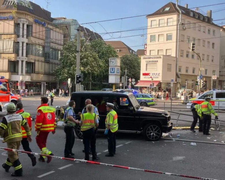 Γερμανία: Αυτοκίνητο έπεσε πάνω σε πλήθος στη Στουτγκάρδη – Πολλοί οι τραυματίες, συνελήφθη ο οδηγός