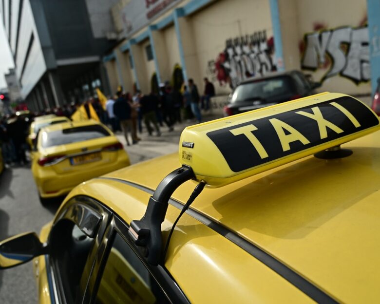 Ταξιτζής χρέωσε 344 ευρώ μια επιβάτιδα για 350 μέτρα στο κέντρο της Αθήνας