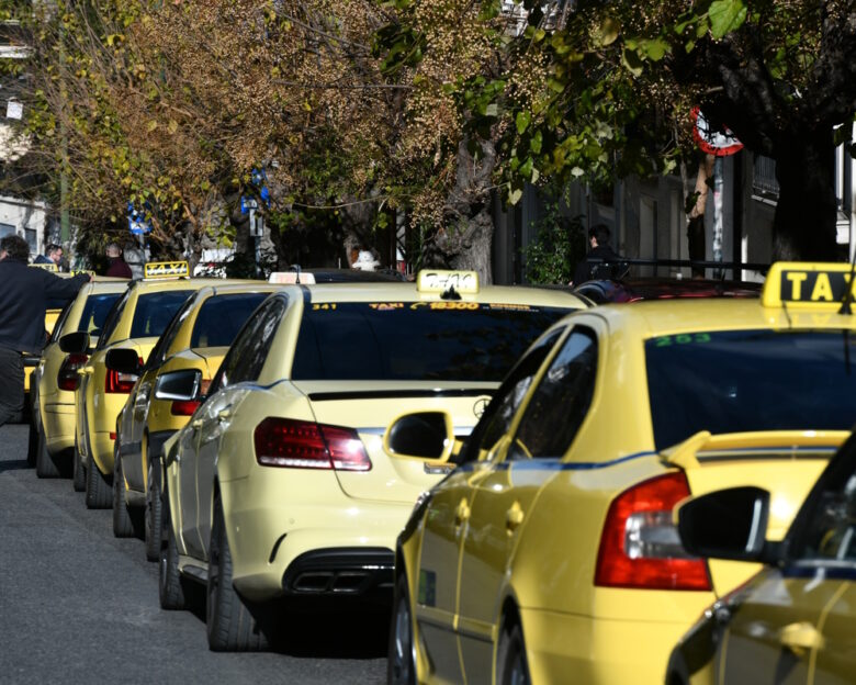Απεργία ταξί σήμερα στην Αθήνα: Ενισχύονται τα δρομολόγια λεωφορείων και Μετρό προς το αεροδρόμιο