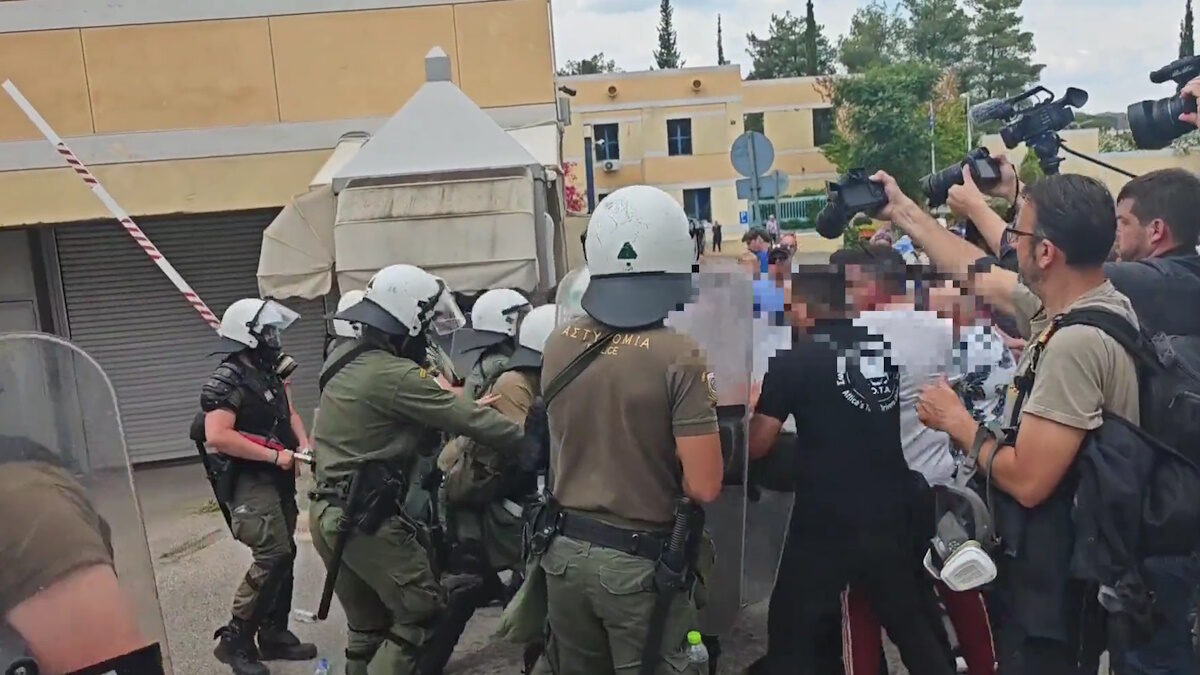 Απεργία ταξί: Επεισόδια έξω από το υπουργείο Μεταφορών – Κυνηγητό και χρήση χημικών