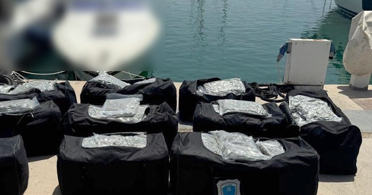 Γλυφάδα: Κατασχέθηκαν 194 κιλά ακατέργαστης κάνναβης σε ταχύπλοο