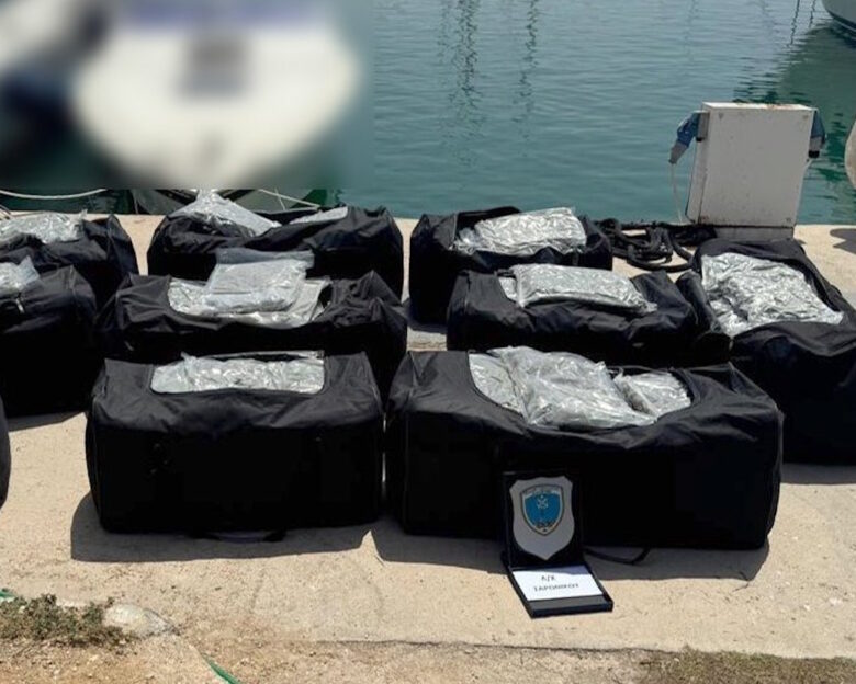 Γλυφάδα: Κατασχέθηκαν 194 κιλά ακατέργαστης κάνναβης σε ταχύπλοο