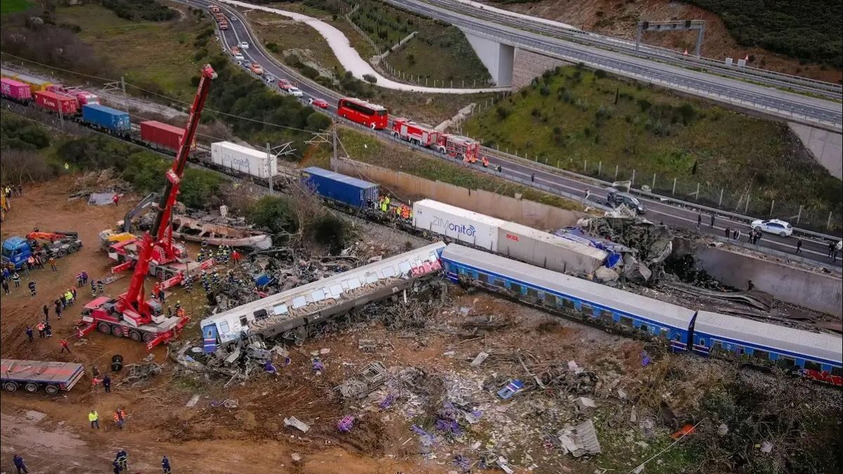 Φωτογραφία από drone πάνω από τον τόπο της σιδηροδρομικής τραγωδίας στα Τέμπη