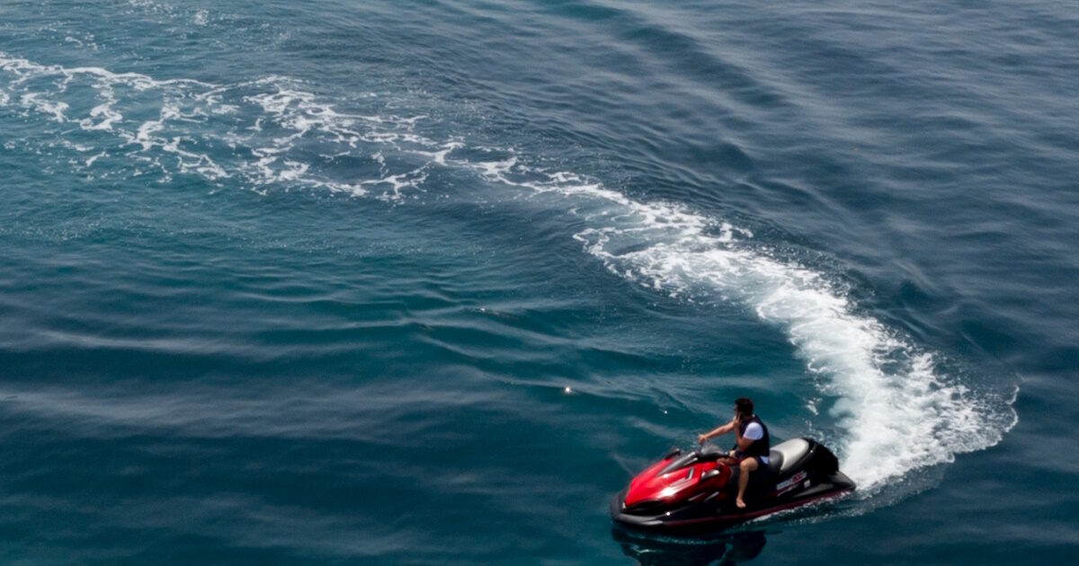 Attica: Water sports and jet skiing are forbidden – the list of beaches and hours