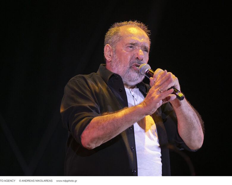 Θέμης Ανδρεάδης: Η δημόσια έκκληση για αίμα – «Μπαίνω στο χειρουργείο»