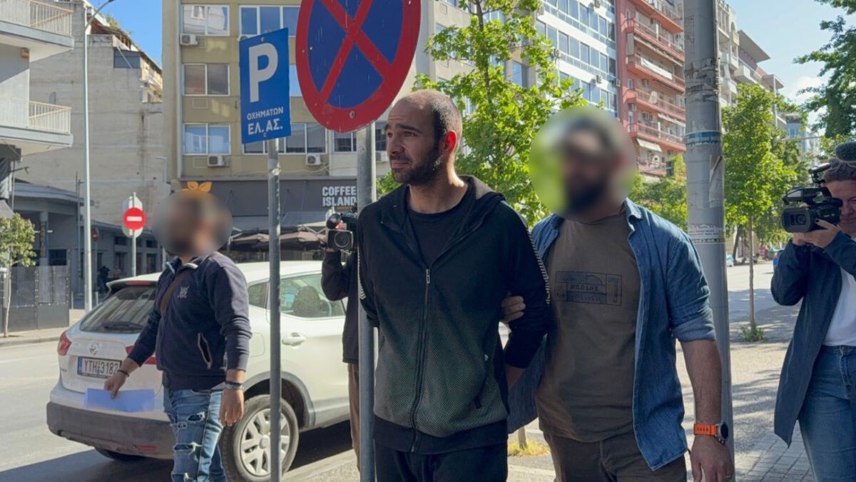 Ο 36χρονος που συνελήφθη για τη βόμβα σε τράπεζα μεταφέρεται στα δικαστήρια της Θεσσαλονίκης