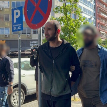 Ο 36χρονος που συνελήφθη για τη βόμβα σε τράπεζα μεταφέρεται στα δικαστήρια της Θεσσαλονίκης