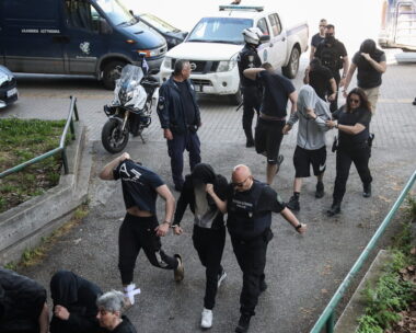 Μέλη της οργάνωσης οδηγούνται στον εισαγγελέα