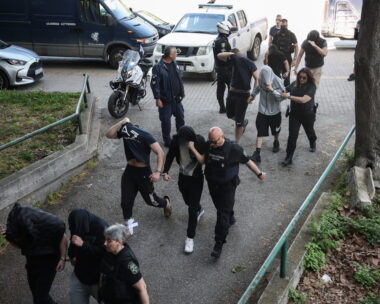 Μέλη ακροδεξιάς οργάνωσης οδηγούνται στον εισαγγελέα