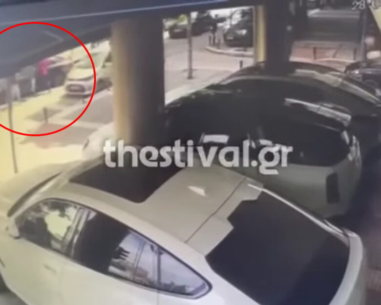 Θεσσαλονίκη: Χτύπησαν τον 36χρονο γιατρό μπροστά  στον γιο του για ένα κόκκινο φανάρι – Η στιγμή του ξυλοδαρμού