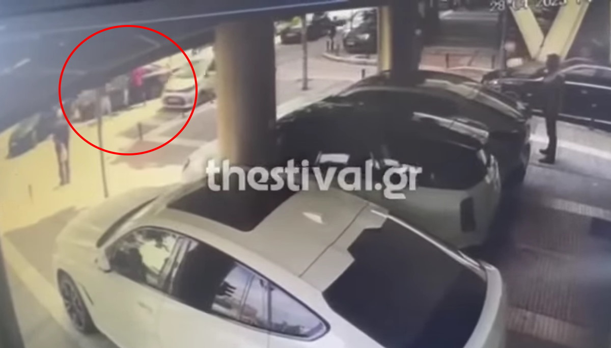 Η στιγμή της επίθεσης στον 36χρονο γιατρό