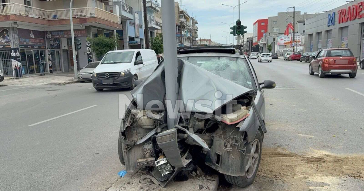 Τροχαίο ατύχημα στη Θεσσαλονίκη: Αυτοκίνητο έπεσε πάνω σε κολώνα – 5 τραυματίες, ο ένας διασωληνωμένος
