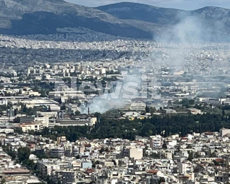 Φωτιά στου Ρέντη: Καίγεται ελαιώνας δίπλα από τη Θηβών – Στο σημείο ισχυρή πυροσβεστική δύναμη