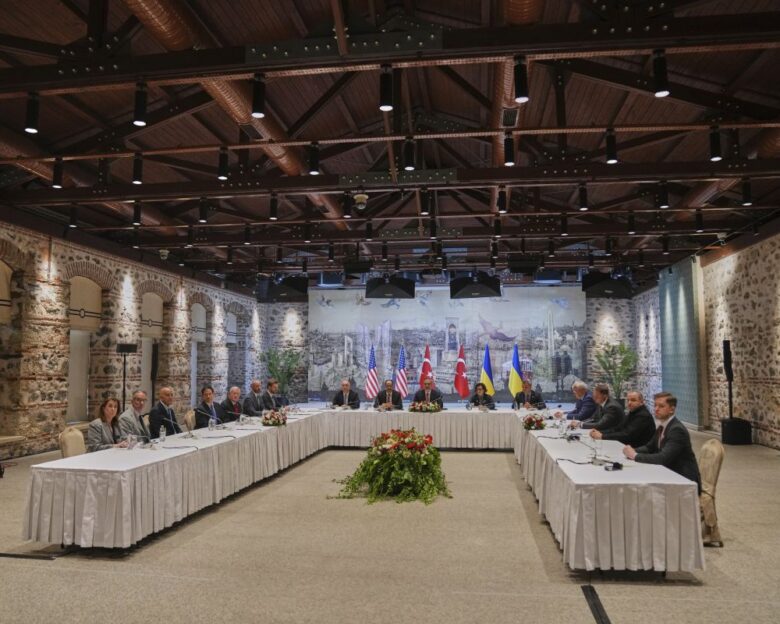 Κωνσταντινούπολη: Ξεκίνησαν οι συνομιλίες Ουκρανίας και Ρωσίας μετά το χθεσινό φιάσκο
