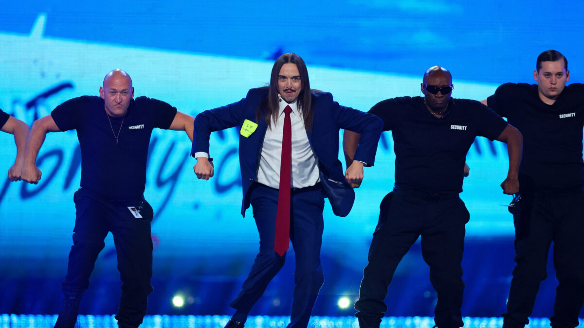 Ο Τόμι Κας στη σκηνή της Eurovision