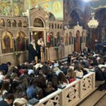 Μαθητές συμμετεχουν στην Ιερά Παράκληση υπέρ φωτίσεως ενόψει των Πανελλαδικών