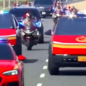 Ντόναλντ Τραμπ: Με Tesla Cybertruck και μαχητικά αεροσκάφη η υποδοχή του στο Κατάρ